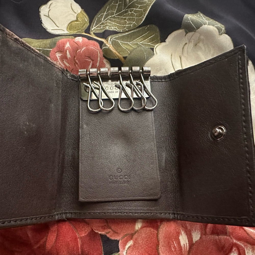Gucci Key Holder - Picture 5 of 9
